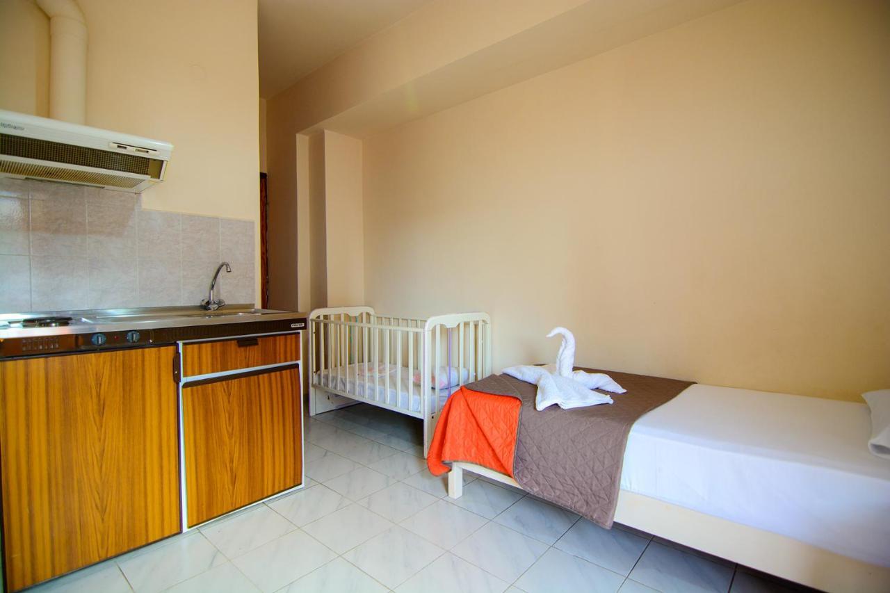 Scorpios Family Rooms Palaiochora Exterior photo