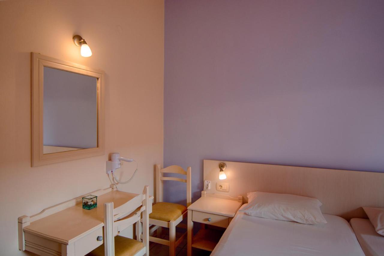 Scorpios Family Rooms Palaiochora Exterior photo