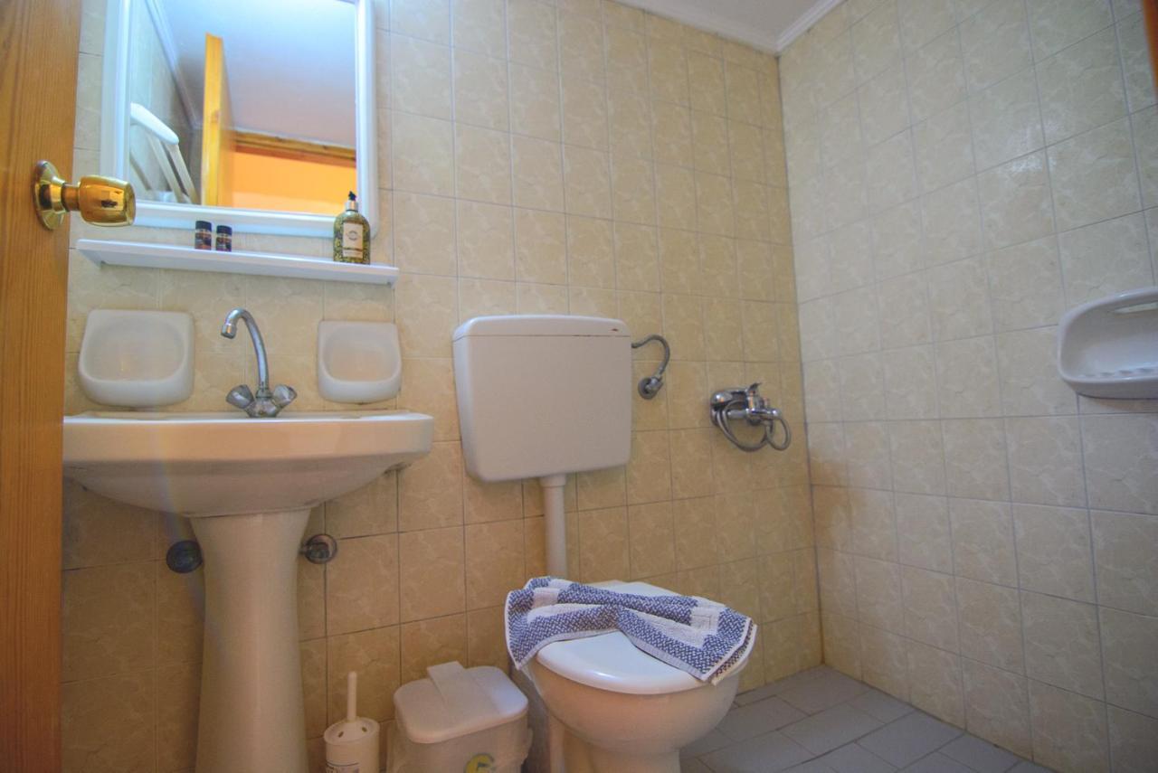 Scorpios Family Rooms Palaiochora Exterior photo